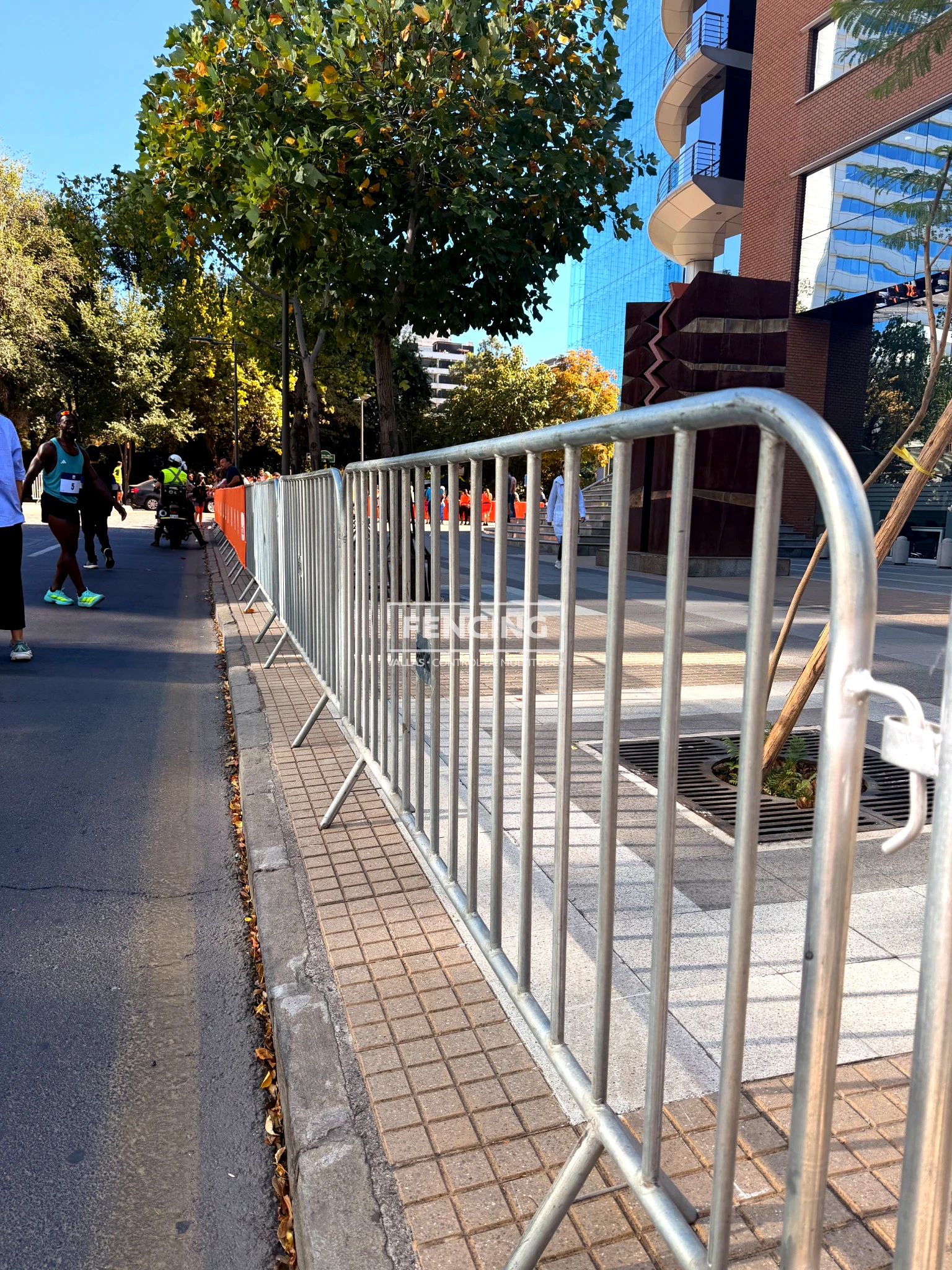 Cierre provisorio con paneles ACMA en obra civil
